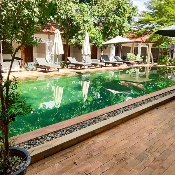 Elmas Hotel Siem Reap, hotel in Phumi Ta Phul