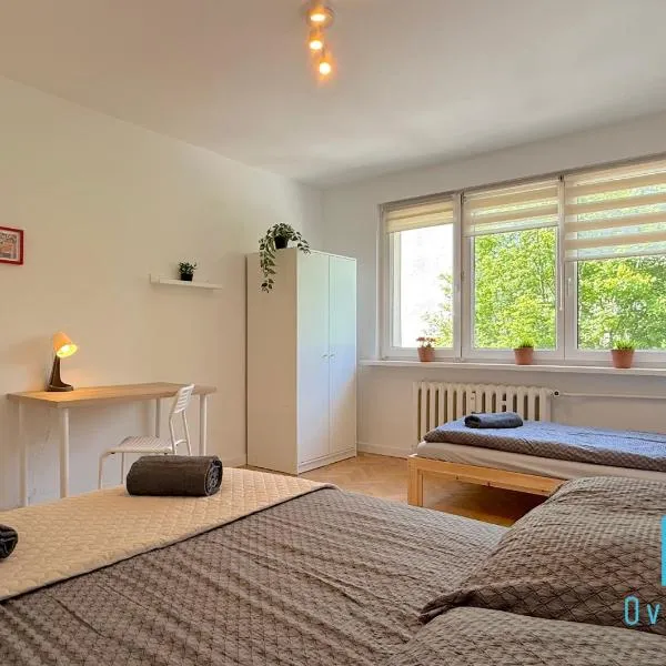 Orange Room 2 minutes to City Center Gdynia & Seaside, ξενοδοχείο σε Gdynia