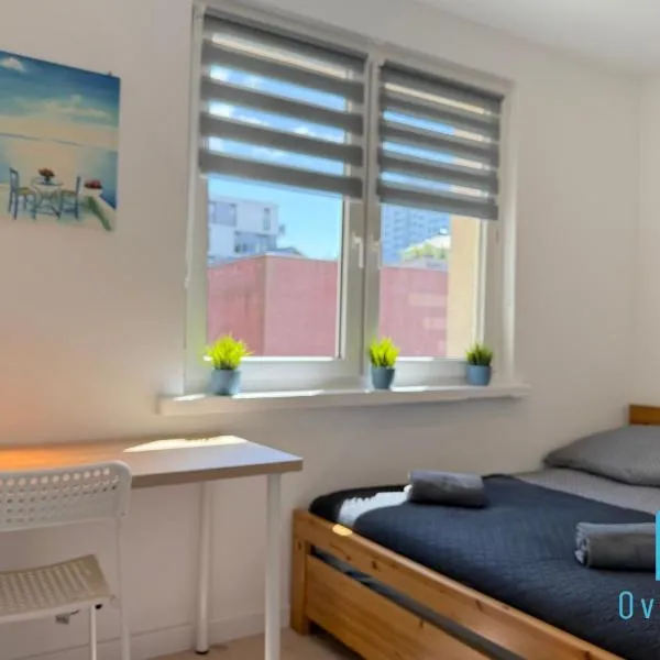 Blue Room 2 minutes to City Center Gdynia & Seaside, ξενοδοχείο σε Gdynia