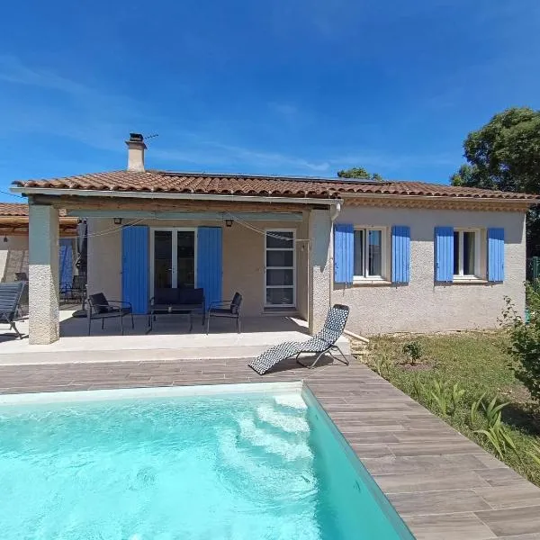 Maison Provençale - Piscine & Terrain de Pétanque, hotel v destinaci Grillon