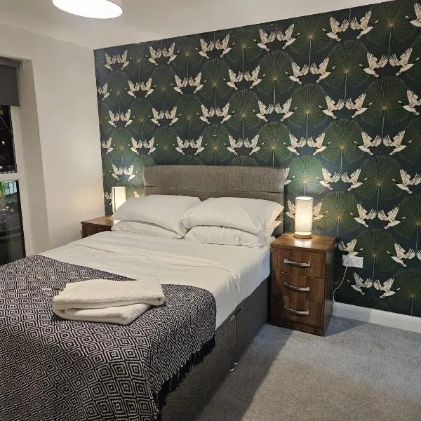 8 mins walk City Centre, Birmingham University, 20 mins walk Edgebaston stadium, 1 Bed Spacious Apartment, hotel v Birminghamu