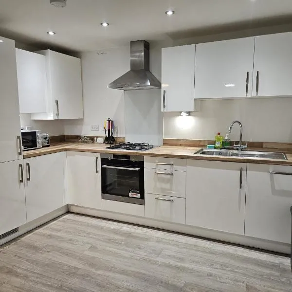 8 mins walk City Centre, Birmingham University, 20 mins walk Edgebaston stadium, 1 Bed Spacious Apartment, Hotel in Birmingham