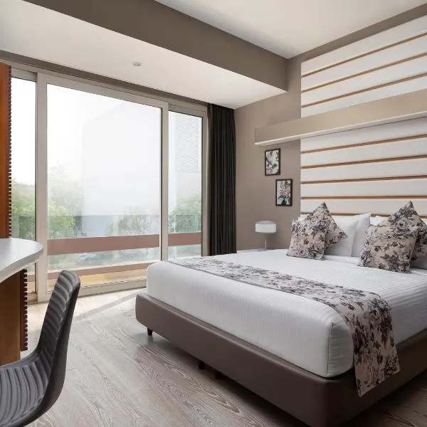 The Atara Near Golf Course Road, hotel din Gurgaon