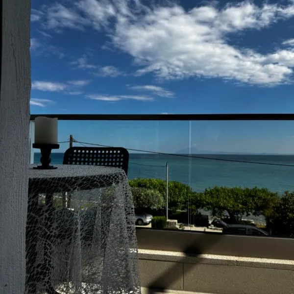 Agnanti - Seafront Home with Aegean Sea View, hotel a Loutrá Elevtherón