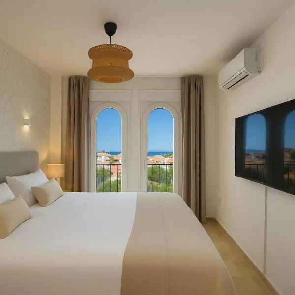 Luxe Appartement in Mijas met Zeezicht & Zwembad, hotel in Mijas Costa