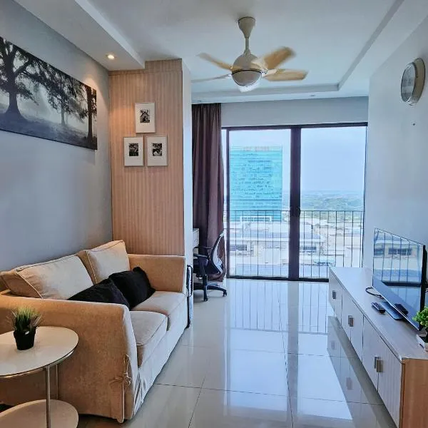 Minimalist Trefoil studio Setia Alam linked bridge to SCCC and SCM for 2-4 pax, hotel in Setia Alam