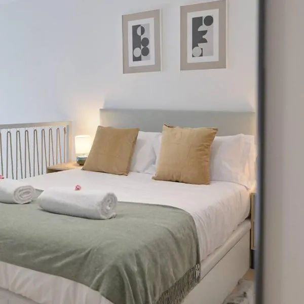 Roig Arena romantic suite N4 by Virkin Suites, отель в Валенсии