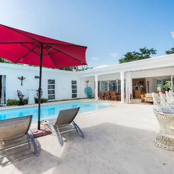 Holiday Villa, hotel en Balaclava
