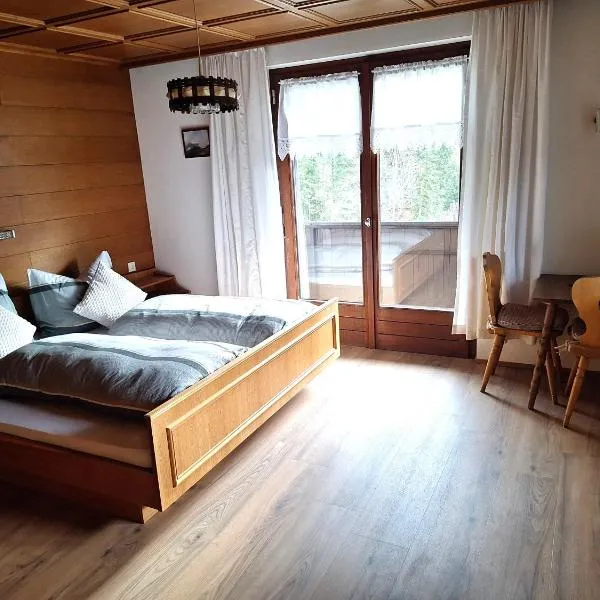 Ferienwohnung Rüf، فندق في بيزاو