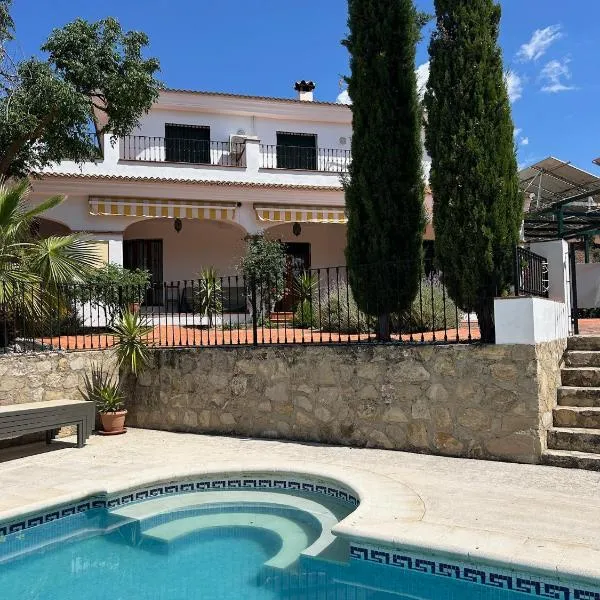 Cortijo Rocas Altas, hotel v destinaci Iznájar