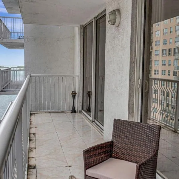 Peaceful Brickell 1BR Water and City Outlook, hotel in Miami