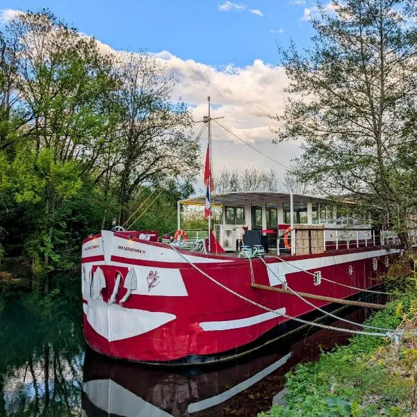péniche Ino Lefkothea II chambre d'hôtes, hotel v destinaci Dole