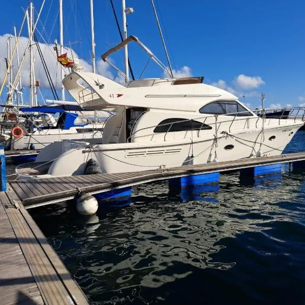 Yacht Experience Tenerife 24h plus Tour with private Skipper & private Hostess all inclusive with Cocktails, Sandwiches and free Minibar, khách sạn ở Santa Cruz de Tenerife