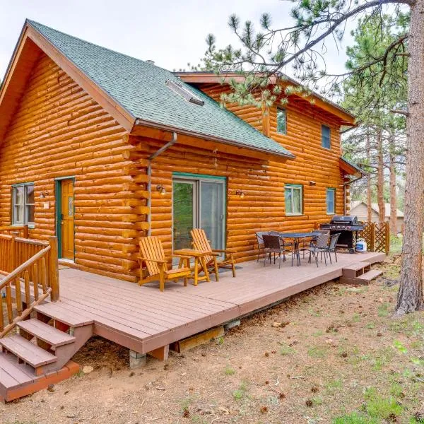 Picturesque Log Cabin in Estes Park: 9 Mi. to RMNP, hotel in Estes Park