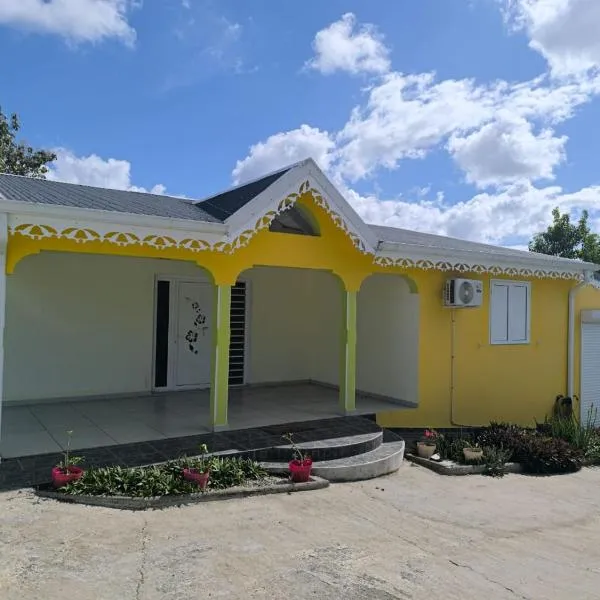 Villa Familiale Bord De Mer، فندق في سانت-روز