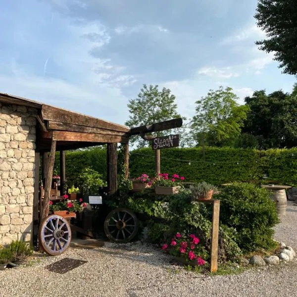 Agriturismo al Ranch, hotel v destinaci Castello dʼAviano