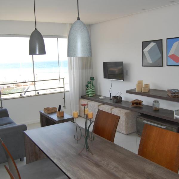 Apartamento decorado com vista para o mar