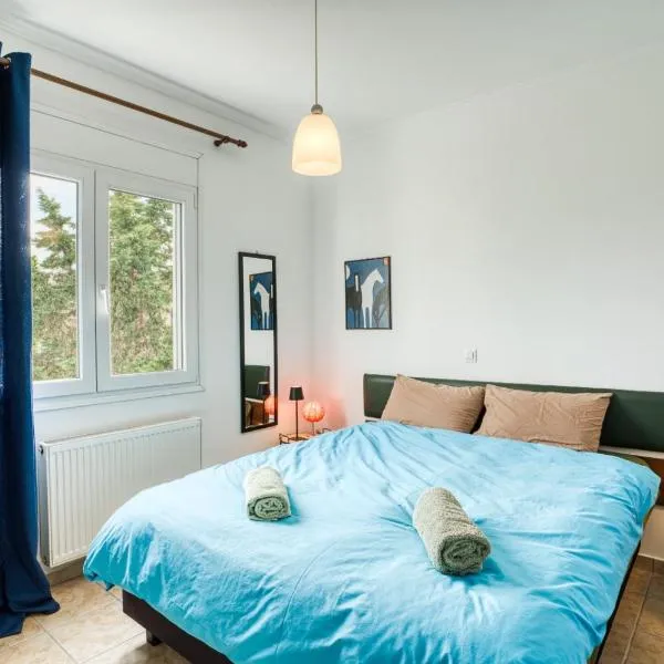 Sunny Apartment with parking, hotel in Chios