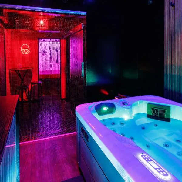 Nuit Sauvage - Love Room pour Fantasmes Réalisés, ξενοδοχείο σε Thiers-sur-Thève