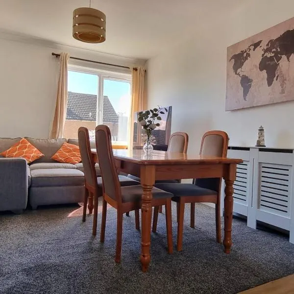 Stylish Coastal Retreat in Saltcoats, hotel in Stevenston