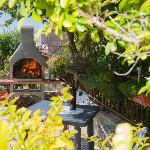 Apartment in Split with free parking, hotel di Split