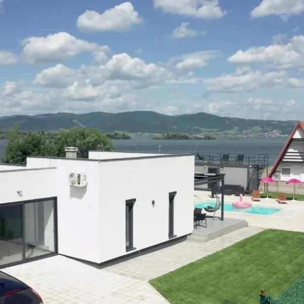 Danka Pool House, hotel a Usije