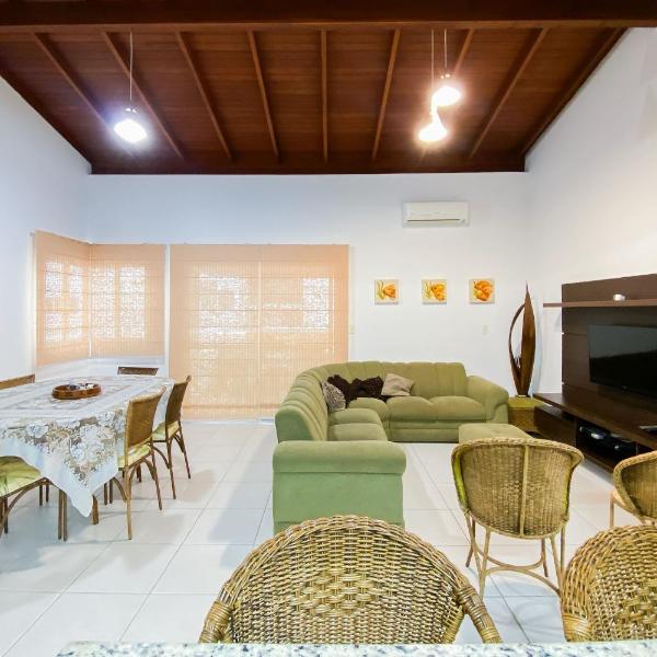 Amplo apartamento há 150 metros do mar na Praia de Palmas! 0318