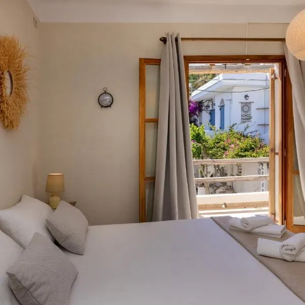 Κυκλαδίτικο studio στα Κιόνια, hotel en Kionia