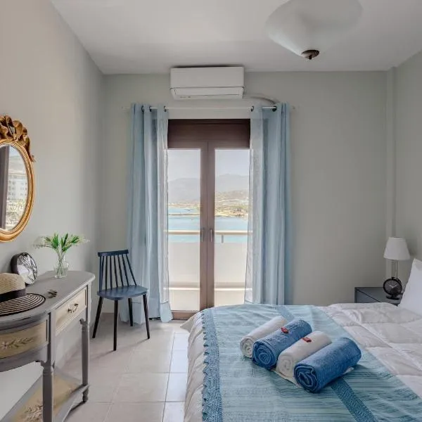 Eclectic Vintage Apartment- Sea View Perfection, Hersonissos, Crete, hotel v destinaci Limín Khersonísou