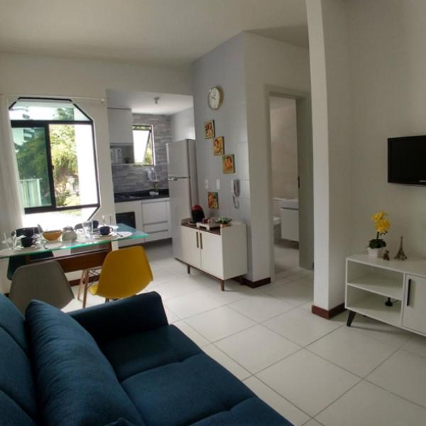 QUARTO SALA EXCELENTE LOCALIZAÇÃO Rua arborizada paralela as praias de Ondina e Barra Próxima ao Shopping Barra com Wifi e garagem própria