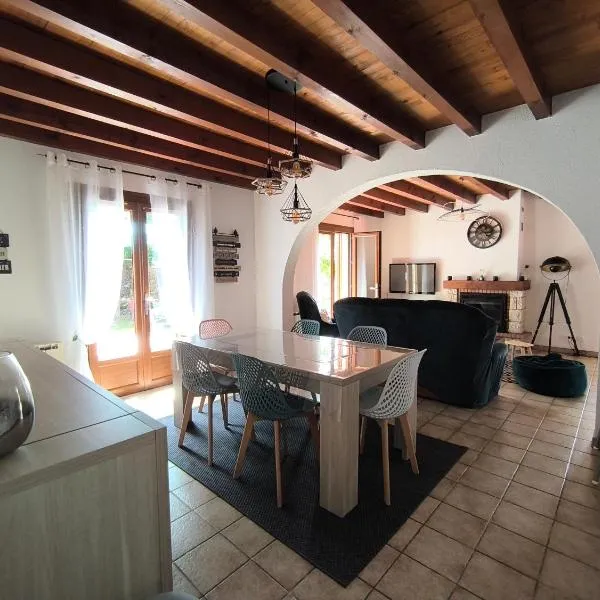 Maison à 20 min des plages Landaises, hotel v destinaci Castets