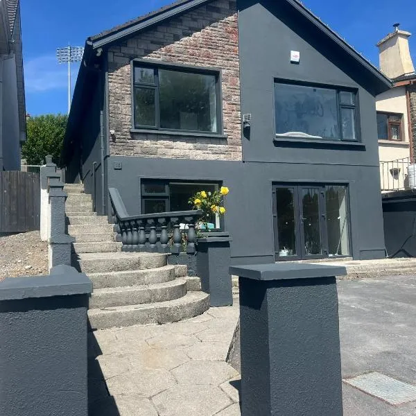 NO 16 Bayside Galway City, hotel in Galway