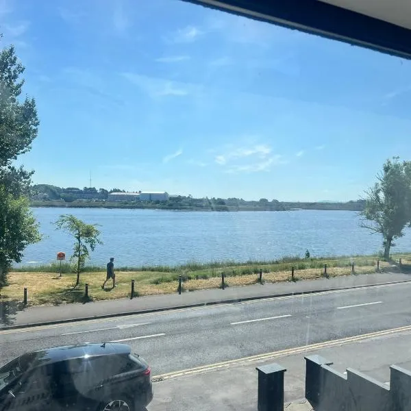 NO 16 Bayside Galway City, Hotel in Galway
