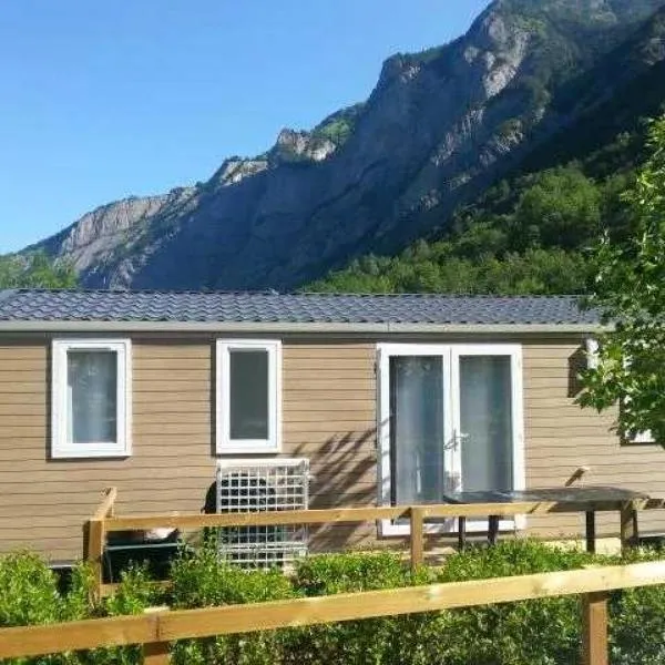 Camping 5 étoiles - Piscine - eeceff, hotel v destinaci Le Bourg-dʼOisans