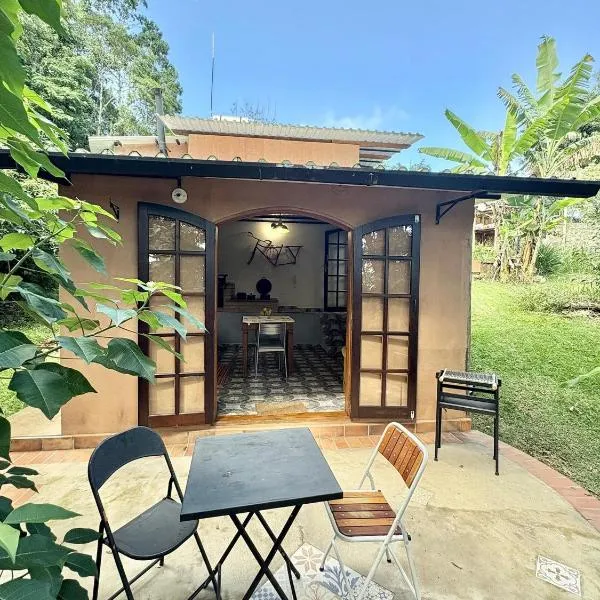 Casa Caipira , Refúgio na Floresta Rota do Vinho, hotel in São Roque