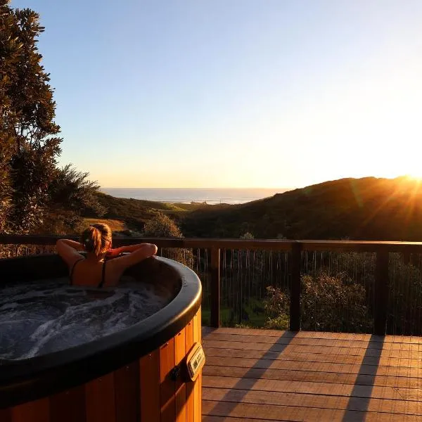 Foudre Suite with Hot Tub at Barrelled Wines Raglan, готель у місті Раглан