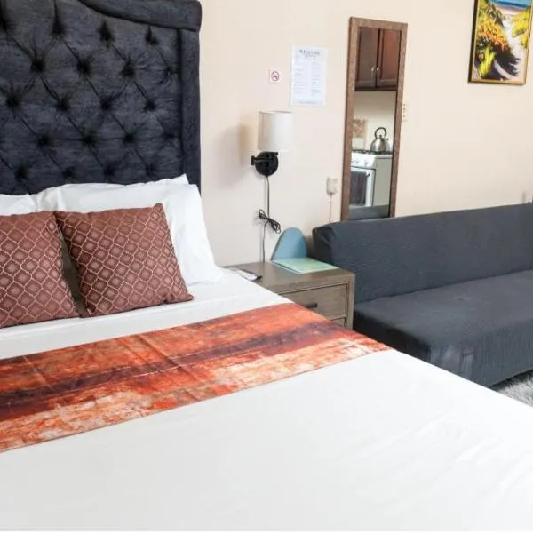 Mona Studio suite, hotel in Kingston