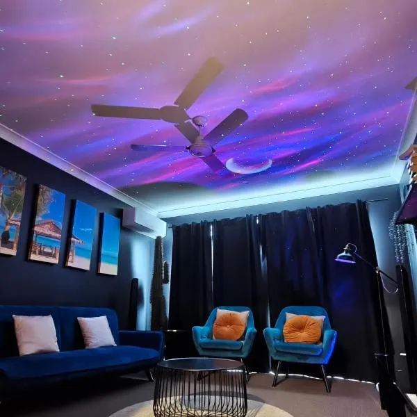 Deluxe Fully Air-conditioned 4BR House with Movie & Family Room, hotell sihtkohas Burpengary