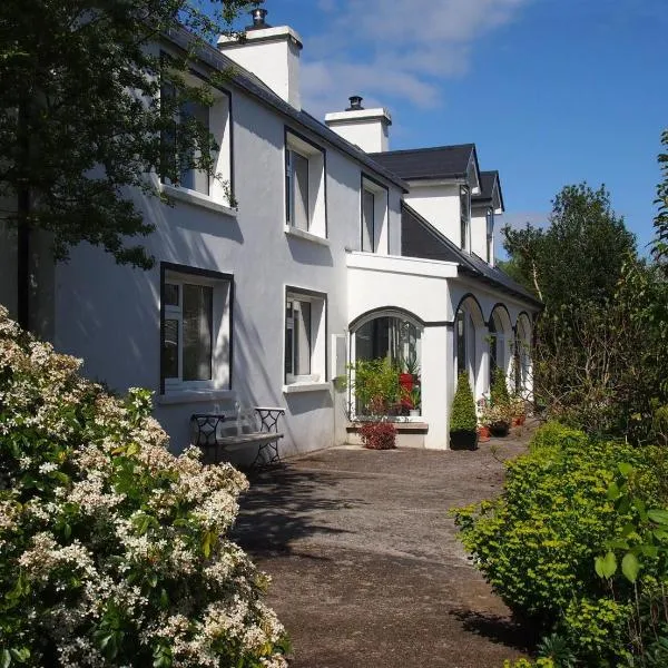 Ballycommane House & Garden, hotel in Letterlicky Bridge