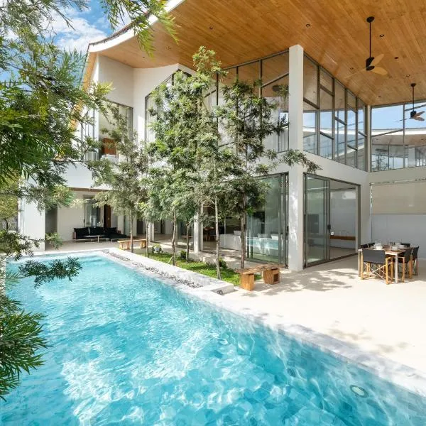5BR Pool Villa with 20m Private Pool near Laguna Phuket - Trinity Villa by Warm Plus, ξενοδοχείο σε Thalang
