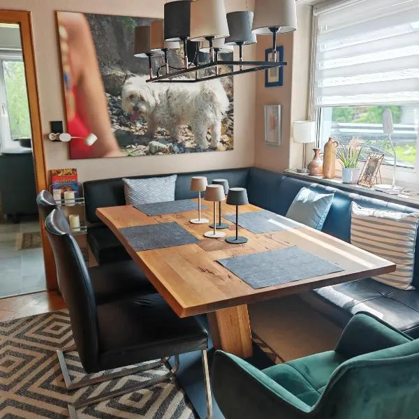 Ferienhaus VILLA ZAUBERBLICK am Rennsteig Frankenwald FREISTEHEND naturnah HUNDEFREUNDLICH eingezäunt, hotel u gradu 'Ludwigsstadt'