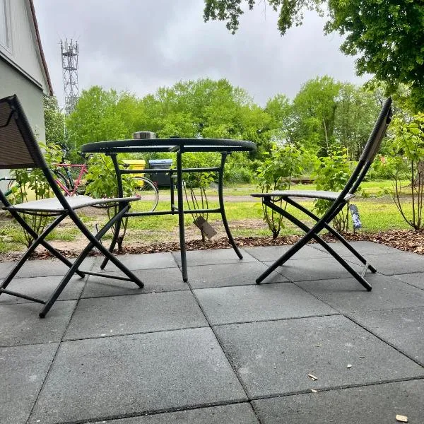 Wiesenau 2 Apartment in Prerow by Restaurant Wiesenau، فندق في بريرو