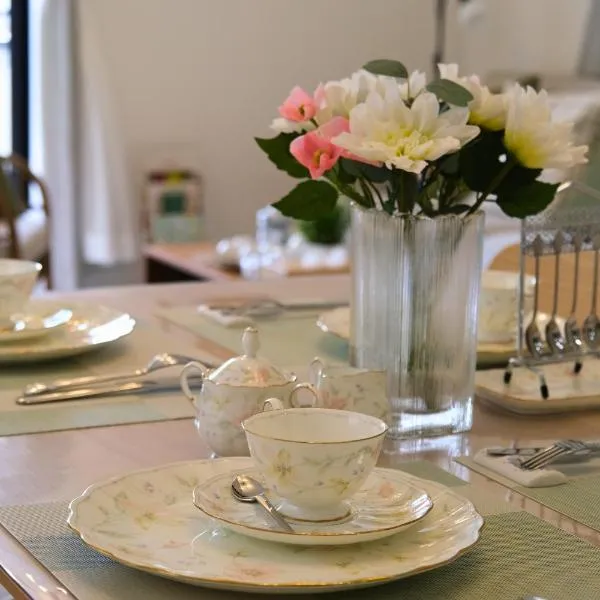 鎌倉 江ノ島 新築貸切一戸建て全館浄水システム完備 海近く 江ノ島が見える 露天テラス 無料駐車2台付，位于镰仓市的酒店