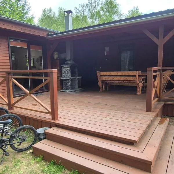 Mundi dom nad jeziorem max 6 osób prywatna plaża z pomostem, hotel in Łagów