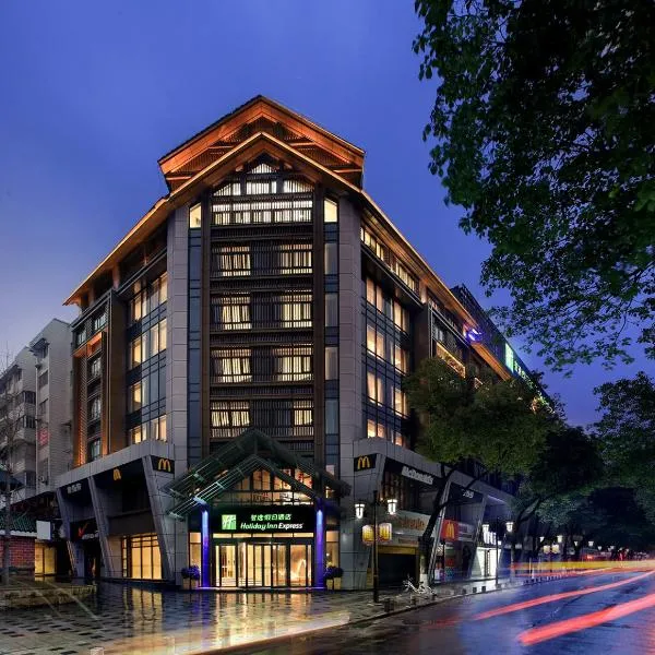 Holiday Inn Express Guilin City Center by IHG, hótel í Guilin