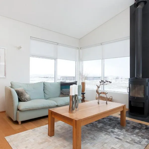 The Golden Circle Lodge - Luxurious villa with Sauna, hotel v destinaci Þingvellir
