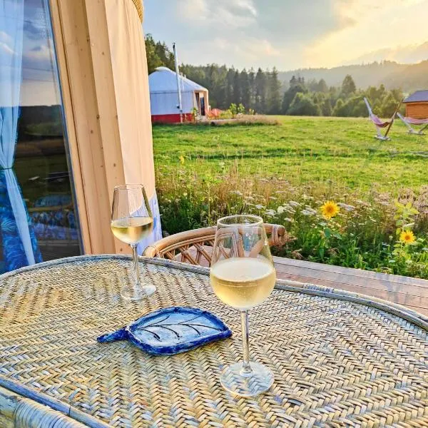 Glamping Niebiańska Osada Jurty Dolnośląskie, hotel v destinácii Polanica-Zdrój
