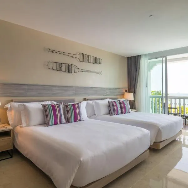 Centara Ao Nang Beach Resort & Spa Krabi, hotel in Ao Nang Beach