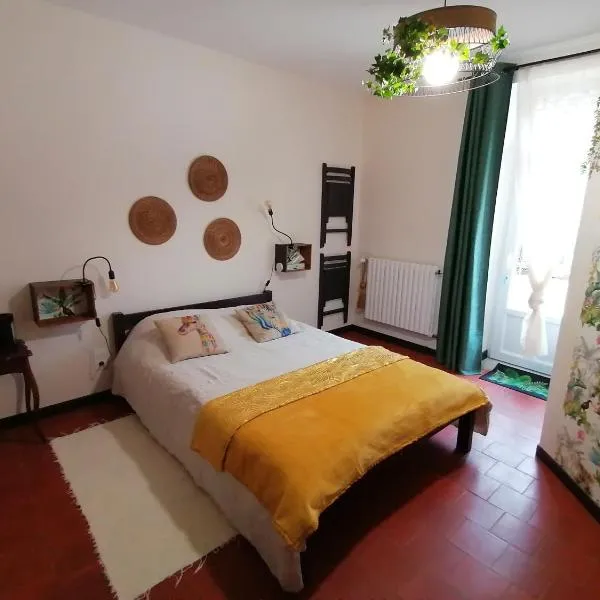 Chambre d'hôtes 2 - Exotique - Un Refuge à Cachen, hotel em Cachen