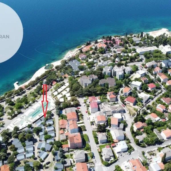 Mobile home 641 - Jacuzzi, Sea View & Pool Side, hotel a Selce